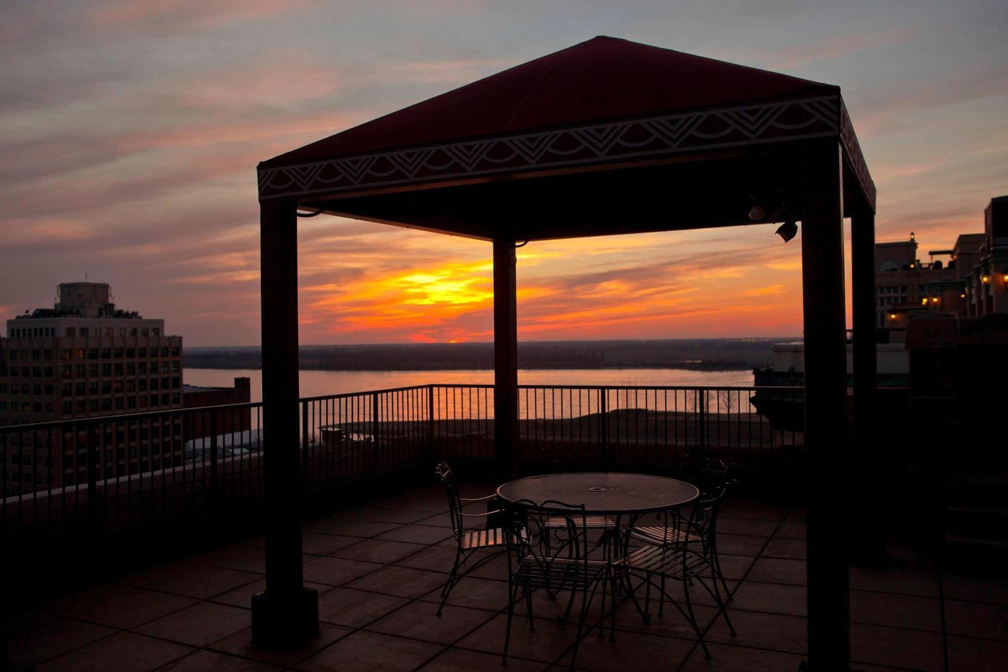 Residence Inn Memphis Downtown Exterior photo